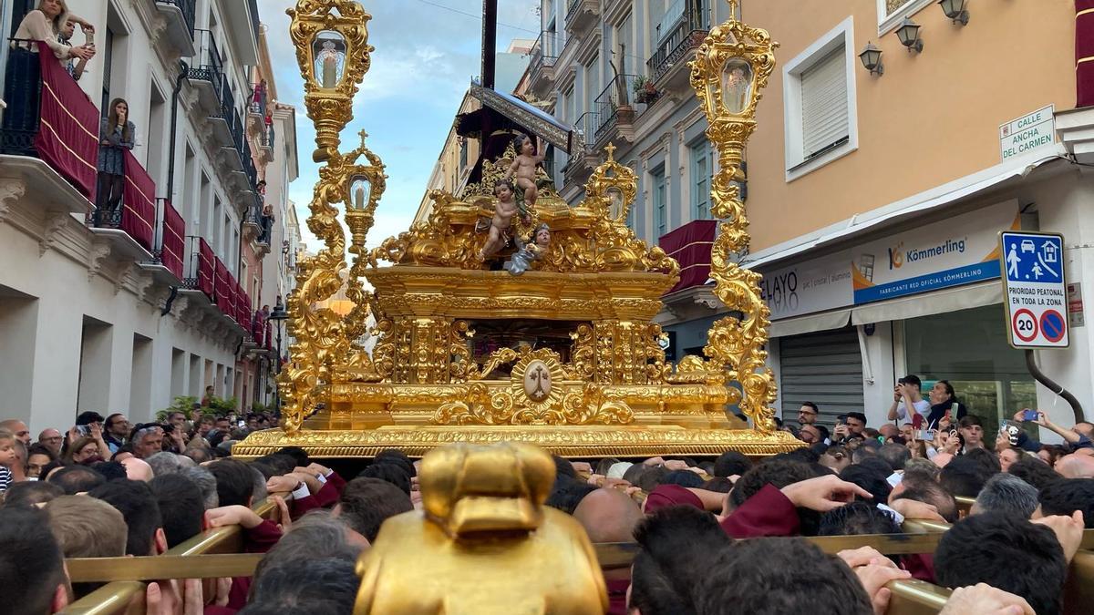 El Nazareno de la Misericordia sale de su casa hermandad
