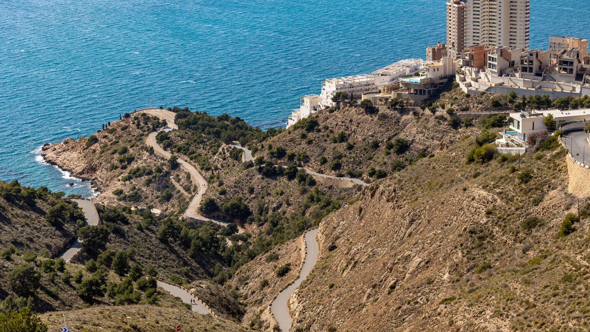 La ruta de senderismo que recorre los acantilados más espectaculares desde l'Albir a Benidorm.