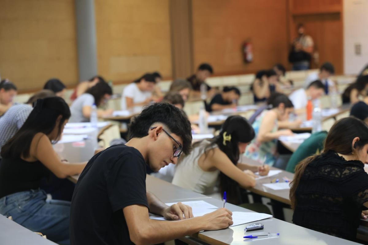 PAU 2026: arranca la Selectividad en Alicante con normalidad pese a la huelga educativa