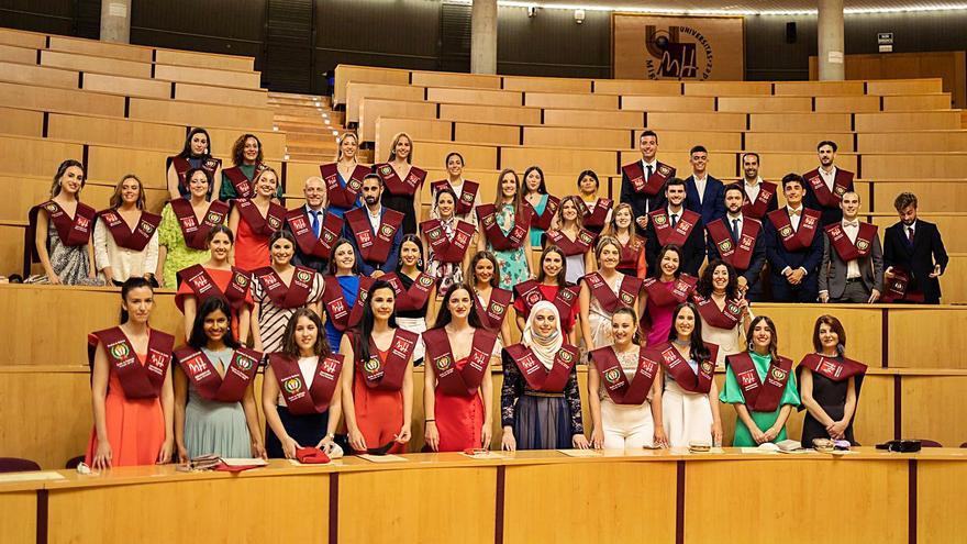 Las universidades retrasan las fiestas de graduación para evitar contagios