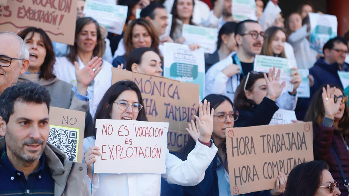 Cuarto día de la huelga de médicos en Aragón.