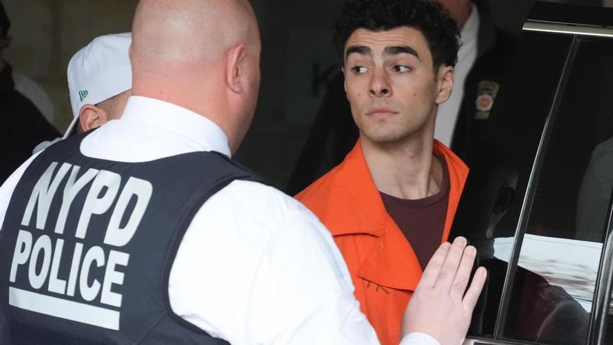Luigi Mangione se declara no culpable de cargos estatales por el asesinato de un ejecutivo