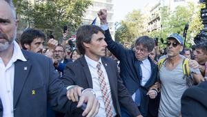 La custodia de Puigdemont al acto en el Arco del Triunfo