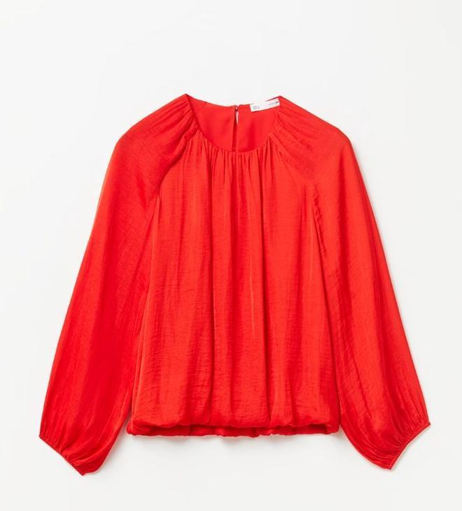 Blusa roja de Sfera, por 19,99 euros