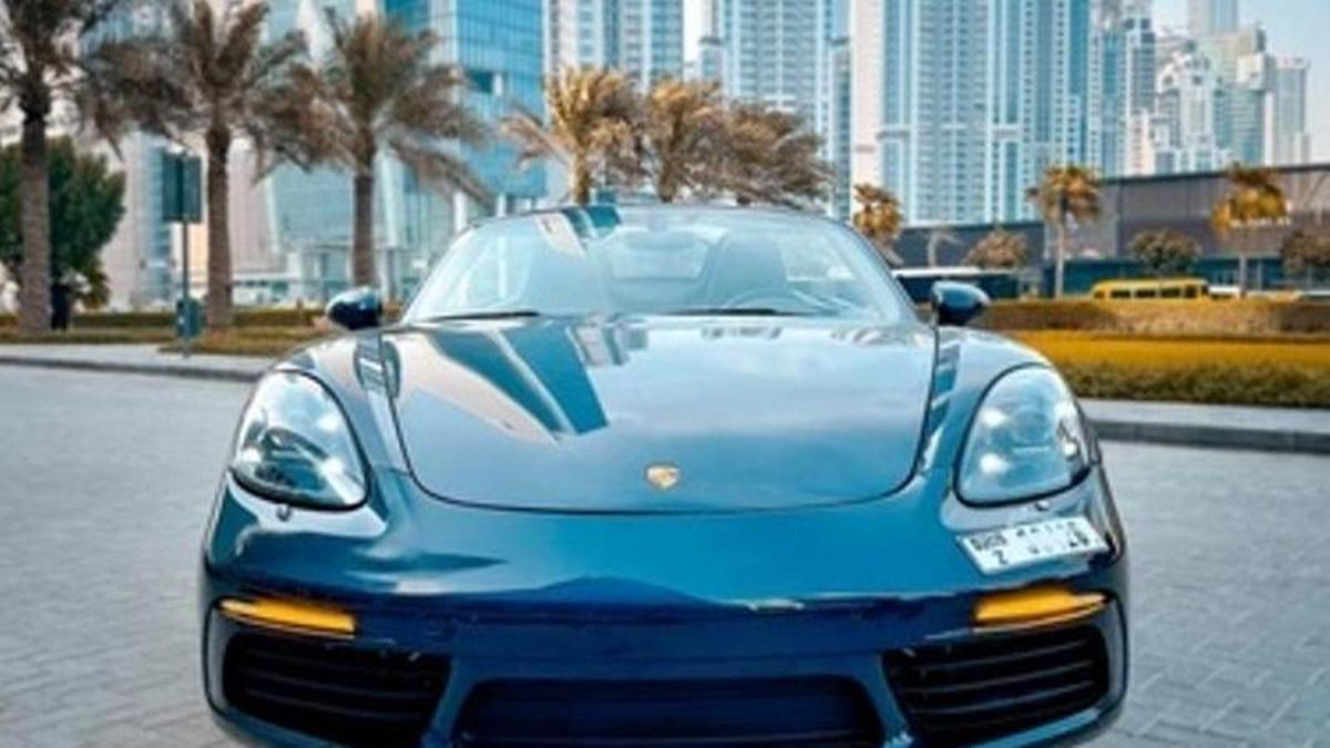 El equipo saudí ofrece un Porsche o coche similar al futbolista que fiche.
