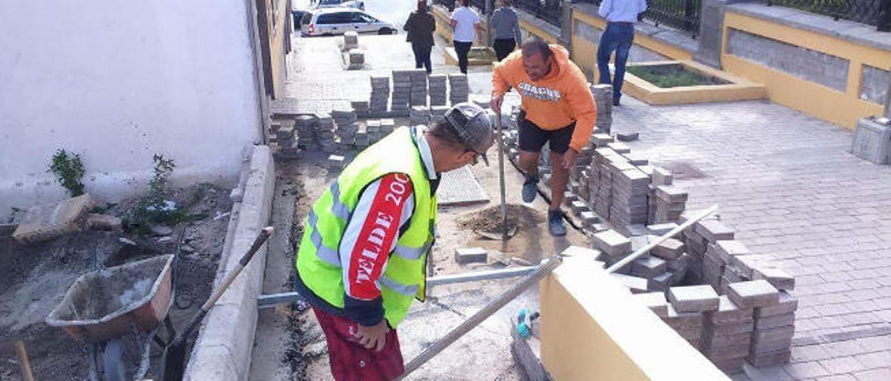 Telde paraliza su plan de reasfaltado al quedarse sin maquinaria para realizarlo