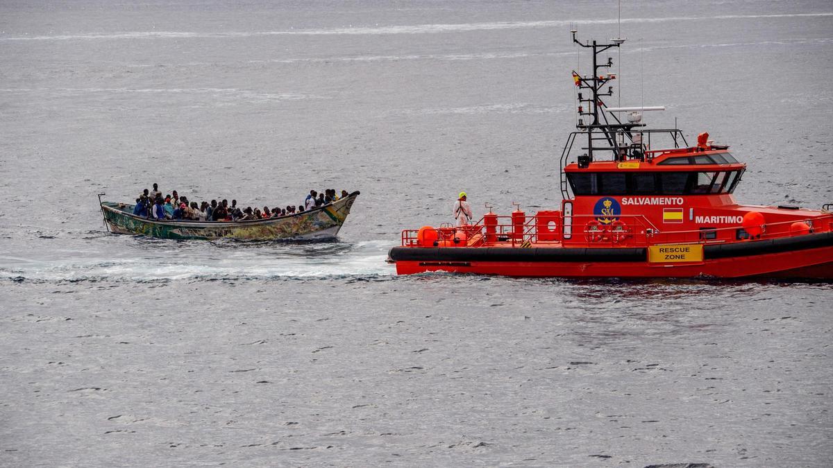 Salvamento marítimo encuentra un cayuco en Canarias.