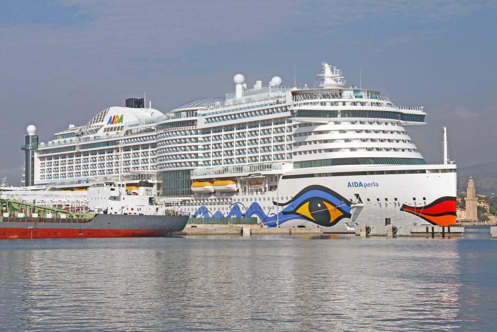 La naviera Aida estrena en el puerto de Palma su nuevo súper crucero