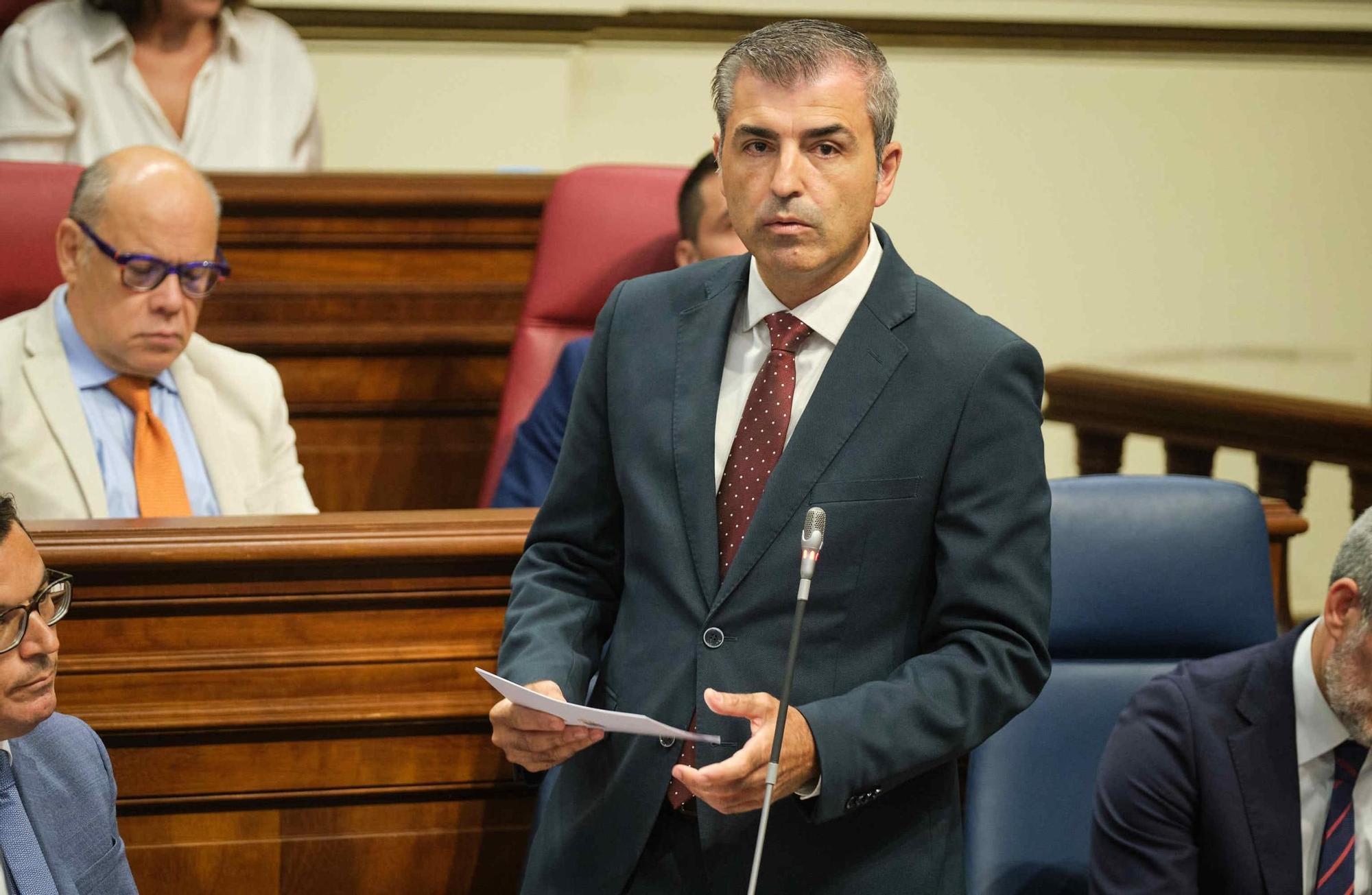 Primera sesión plenaria del Parlamento de Canarias