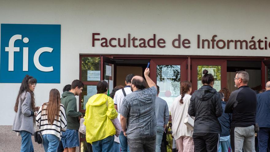 Nervios en la primera jornada de exámenes para 1.738 opositores en Galicia