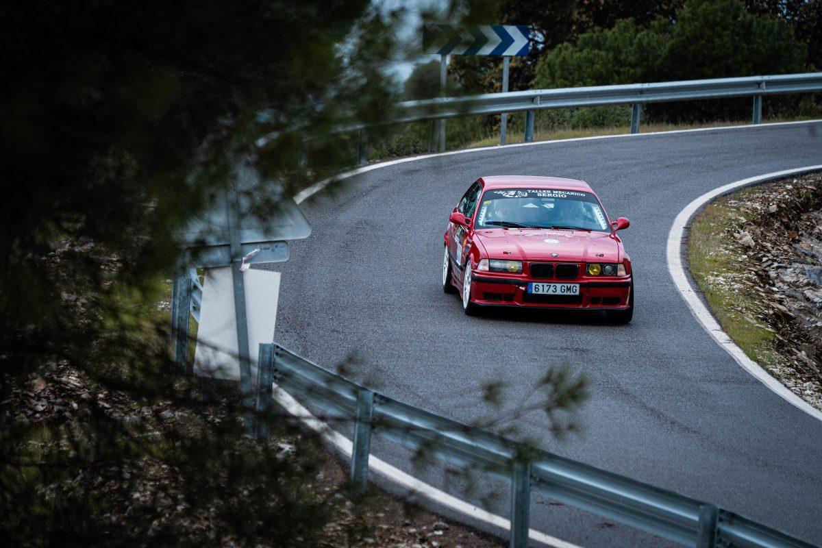 El vehículo de Sergio Rodríguez, en una curva cerrada del recorrido del RallyCrono Las Minas.