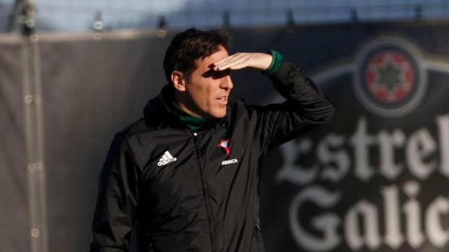 Eduardo Berizzo, en el campo de A Madroa, ayer. // R. Grobas