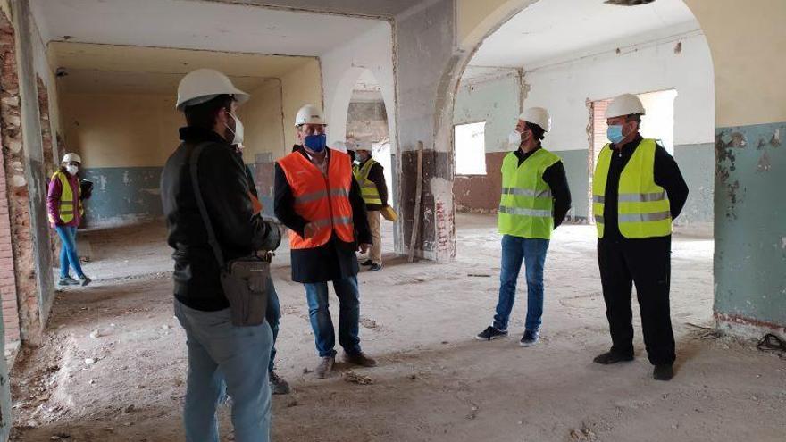 La estación de Caminreal empieza a convertirse en un museo del tren