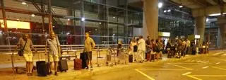 Sin transporte de madrugada en el aeropuerto