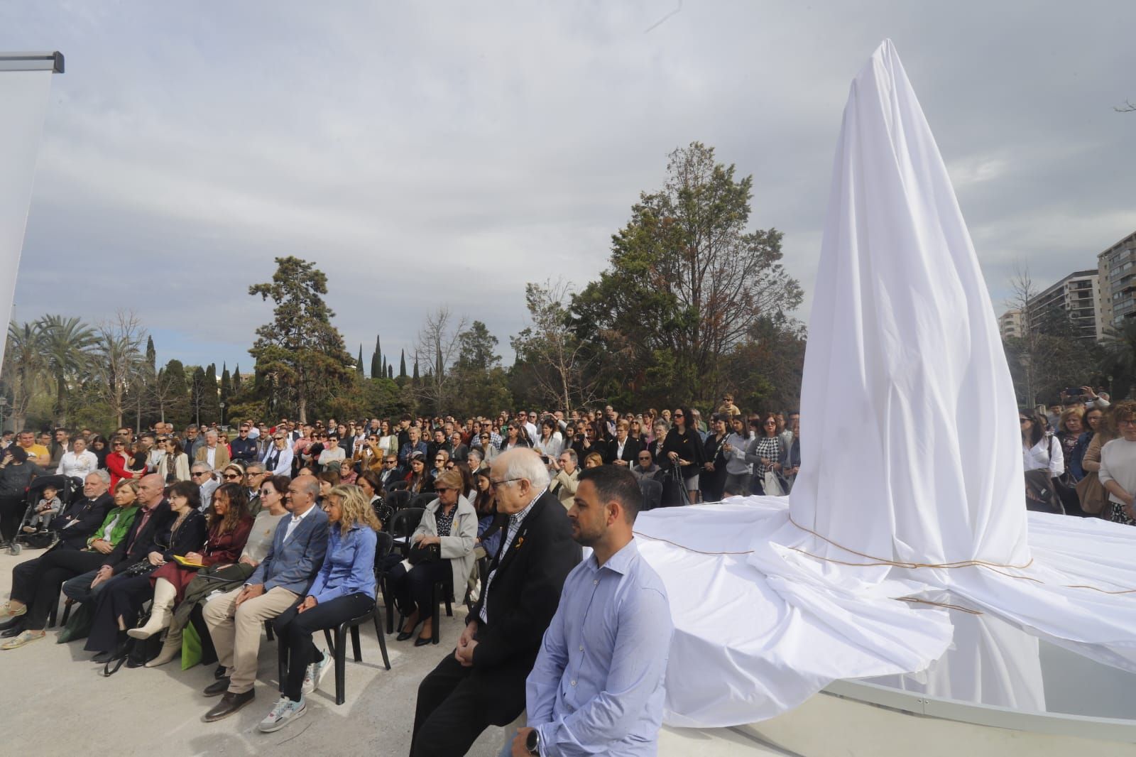 València dedica un monumento a los menores fallecidos por cáncer