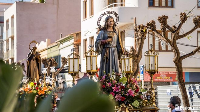 Las mejores fotos de la procesión y la ofrenda a Sant Antoni y Santa Àgueda en Benicàssim