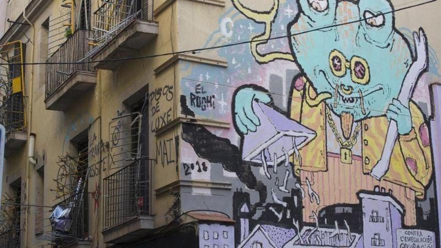 Manifestación por la muerte de una mujer en una casa okupada en Barcelona