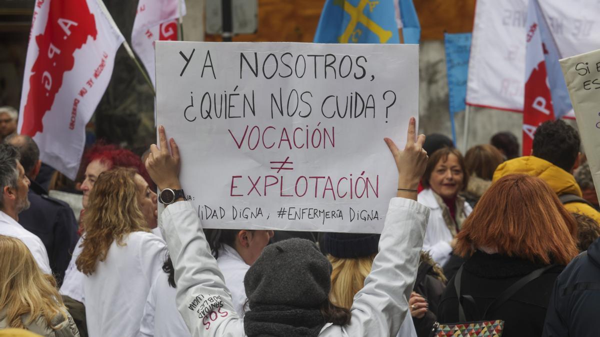 Un momento de la manifestación de sanitarios en Oviedo