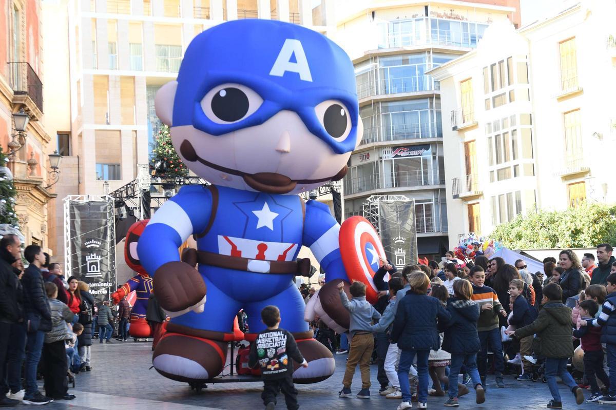 El desfile de Papa Noel, uno de los momentos más esperados por los niños de Murcia