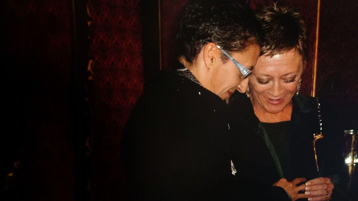 Imagen del enlace entre Guillermina y Estela, la primera boda entre lesbianas de Galicia.