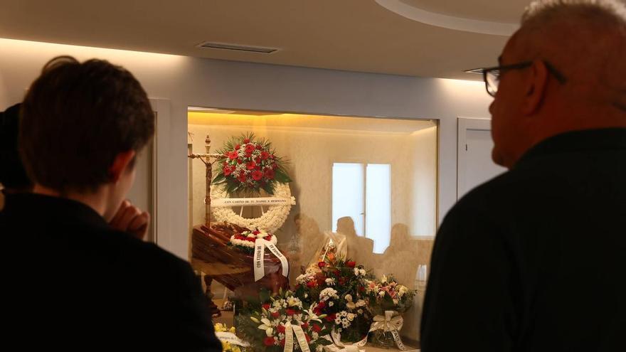 Oviedo despide a Elías, el conocido escanciador fallecido en el accidente de Siero: “Siempre lo recordaré con una sonrisa en la cara”, dice su mujer