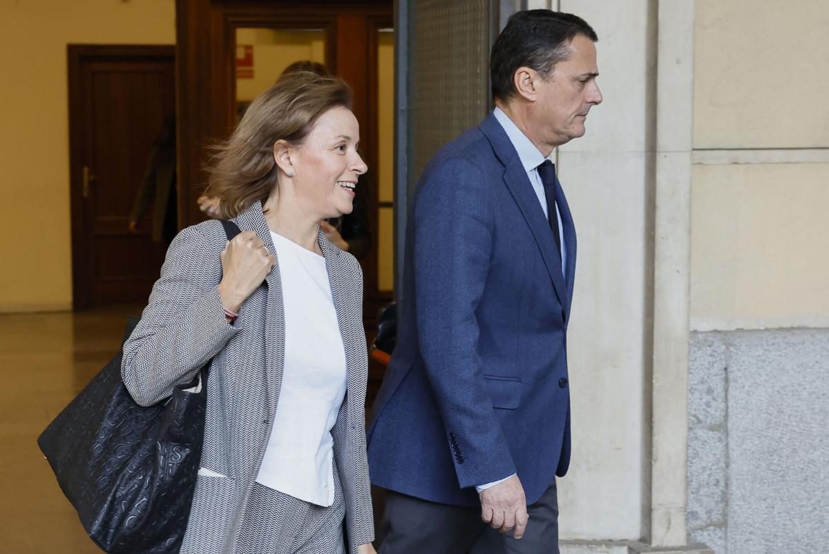 La gerente del Servicio Andaluz de Salud (SAS), Valle García Sánchez, saliendo de declarar de los juzgados de Sevilla el pasado noviembre.