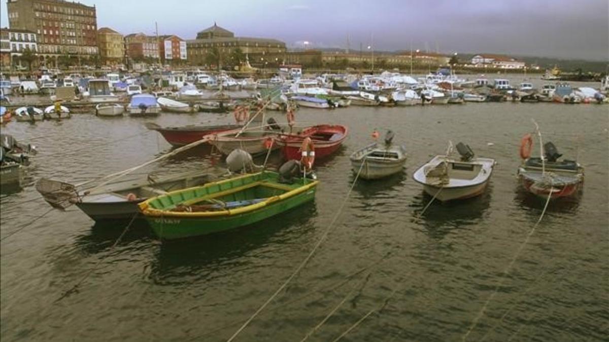 zentauroepp416441 boats lie idle at ferrol port in the northern spanish galici161203120220