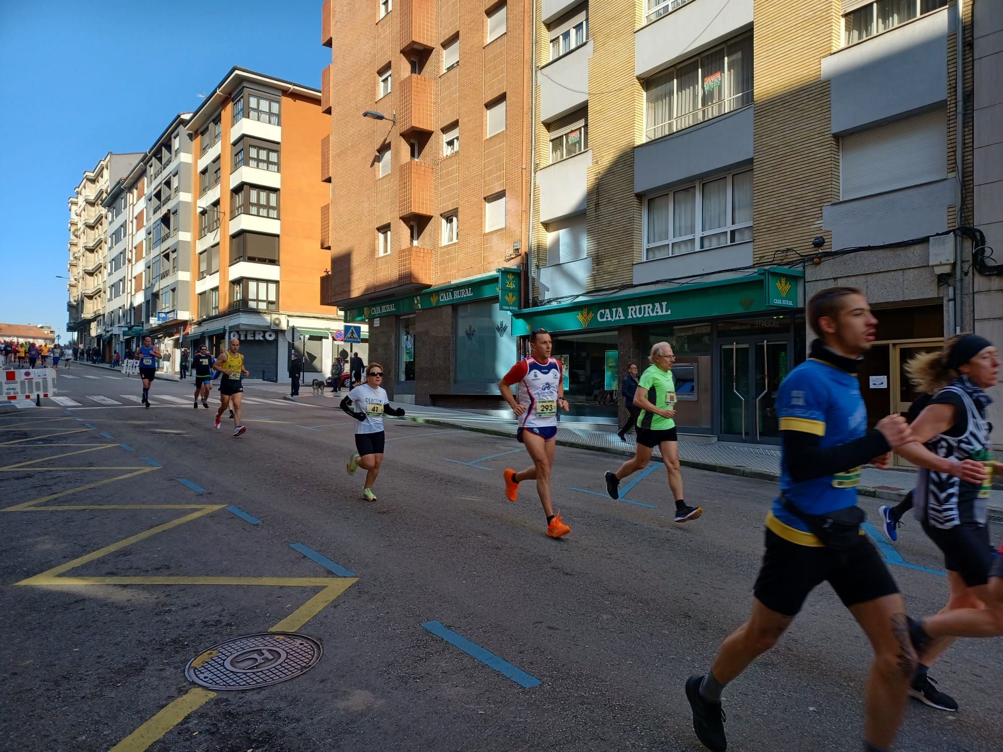 Todas las imágenes de la  XXXIII Media Maratón de Siero: así fue la gran prueba con salida en la Pola