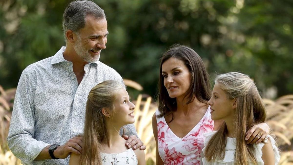 El Rey, Letizia y sus hijas, en Marivent.