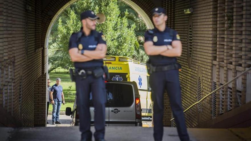 Un médico jubilado mata a su madre y a su mujer y se suicida