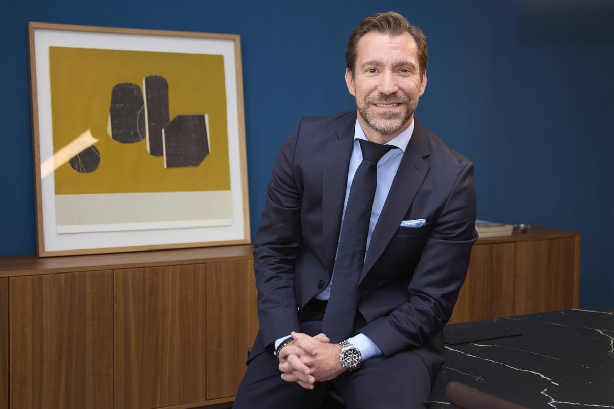 Marc Ciria, socio del Barça, recoge firmas para parar la venta de BLM