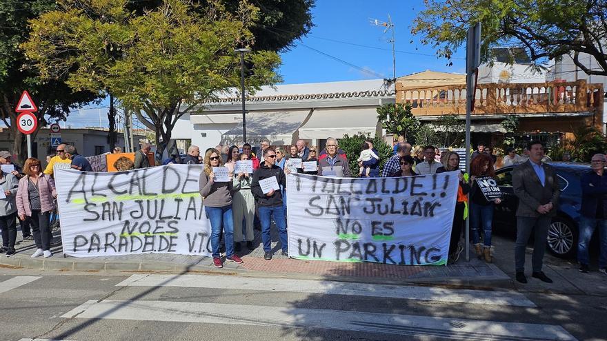 Los vecinos de San Julián reclaman soluciones al tráfico en el barrio