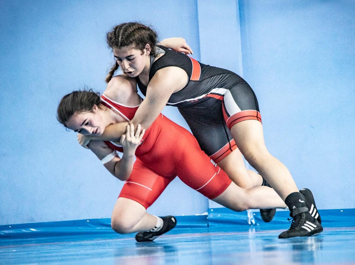 Ainhoa (rojo) en Pontevedra.