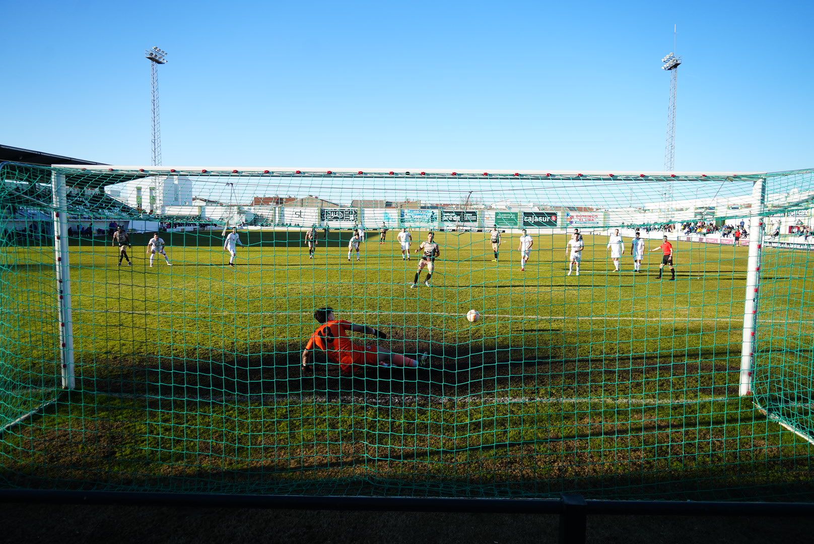 Las imágenes del derbi entre el Pozoblanco y el Ciudad de Lucena