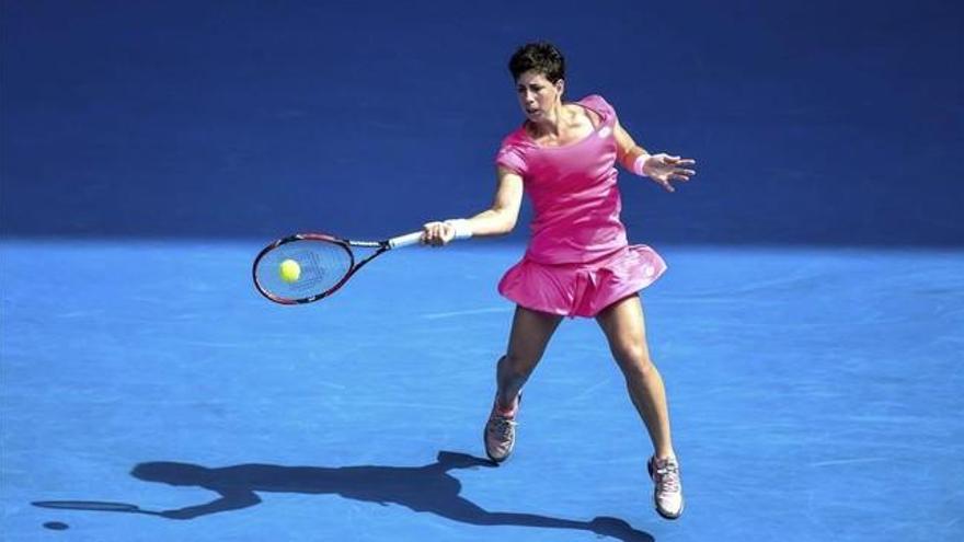 Carla Suárez y Bautista alcanzan la tercera ronda tras una remontada