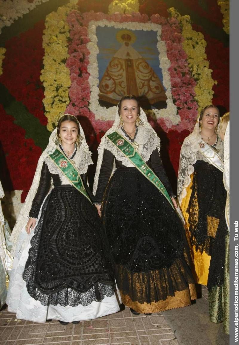 Galería de fotos --  La Ofrenda de Flores pudo con el frío y el viento