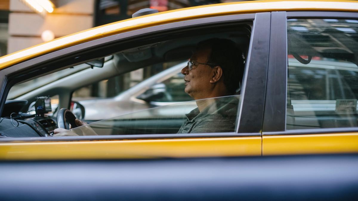 La multa que te puede poner la DGT por conducir sin gafas