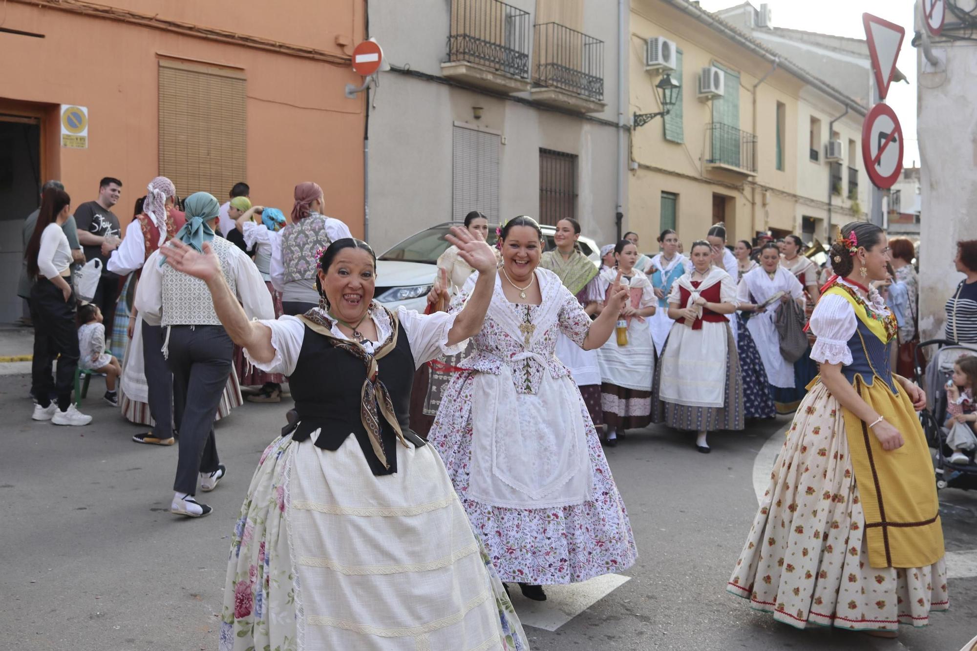 La tradicional visita a las fallas de Xàtiva en imágenes