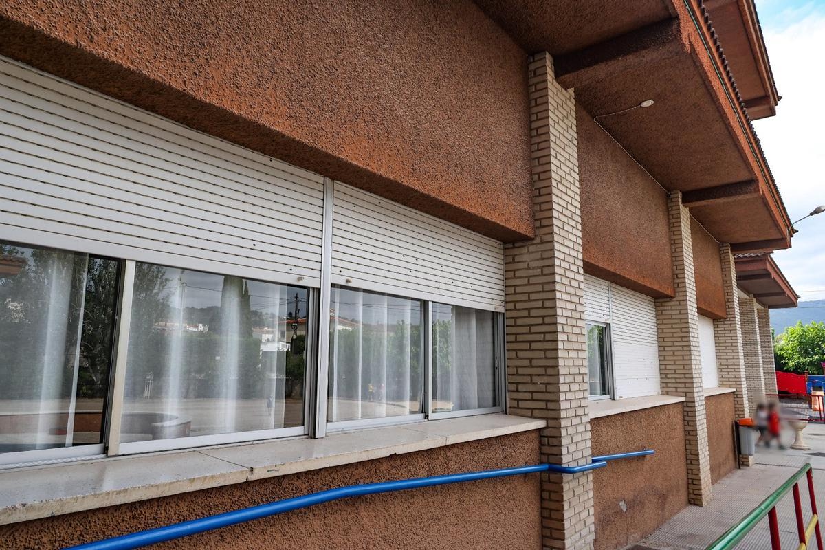 El aislamiento que proporcionan las ventanas del colegio Real Blanc es nulo