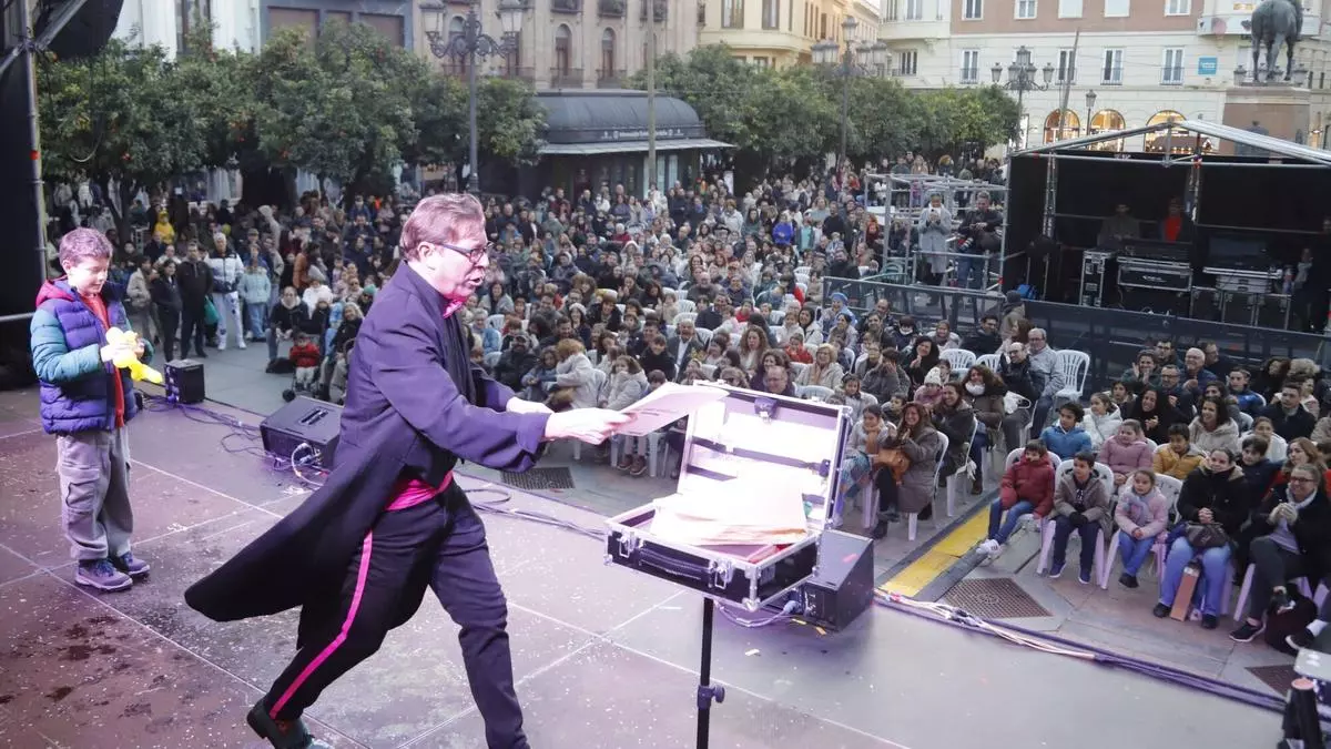 Córdoba deslumbra con la Gala Mágica Internacional en Las Tendillas