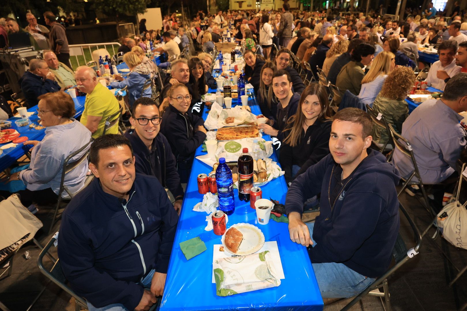 Búscate en la galería de fotos del 'sopar de pa i porta' en las fiestas de Almassora