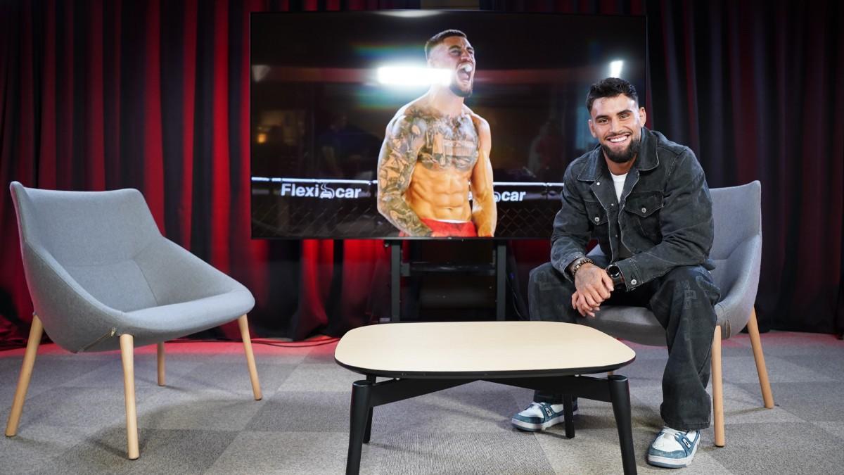 Un sonriente Miguel Navarro posa en el plató de SPORT