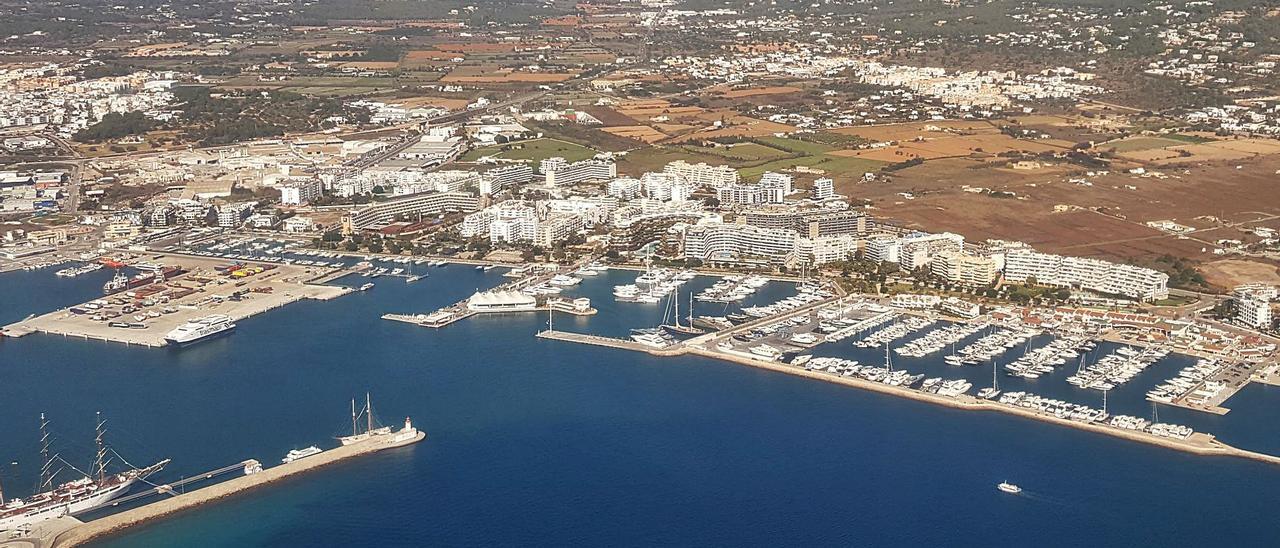 Vista aérea de la isla de Ibiza.