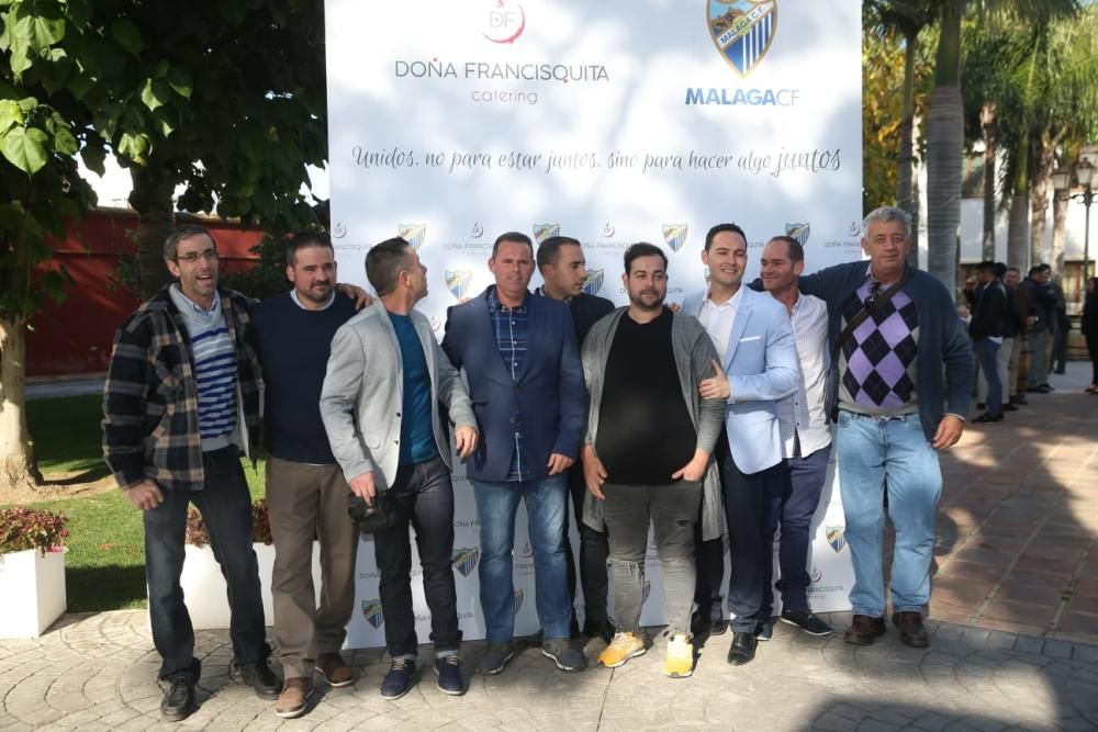 La primera plantilla de los equipos masculino y femenino, cuerpo técnico, directivos y trabajadores confraternizan en un encuentro celebrado en la finca 'La Tosca' de Churriana