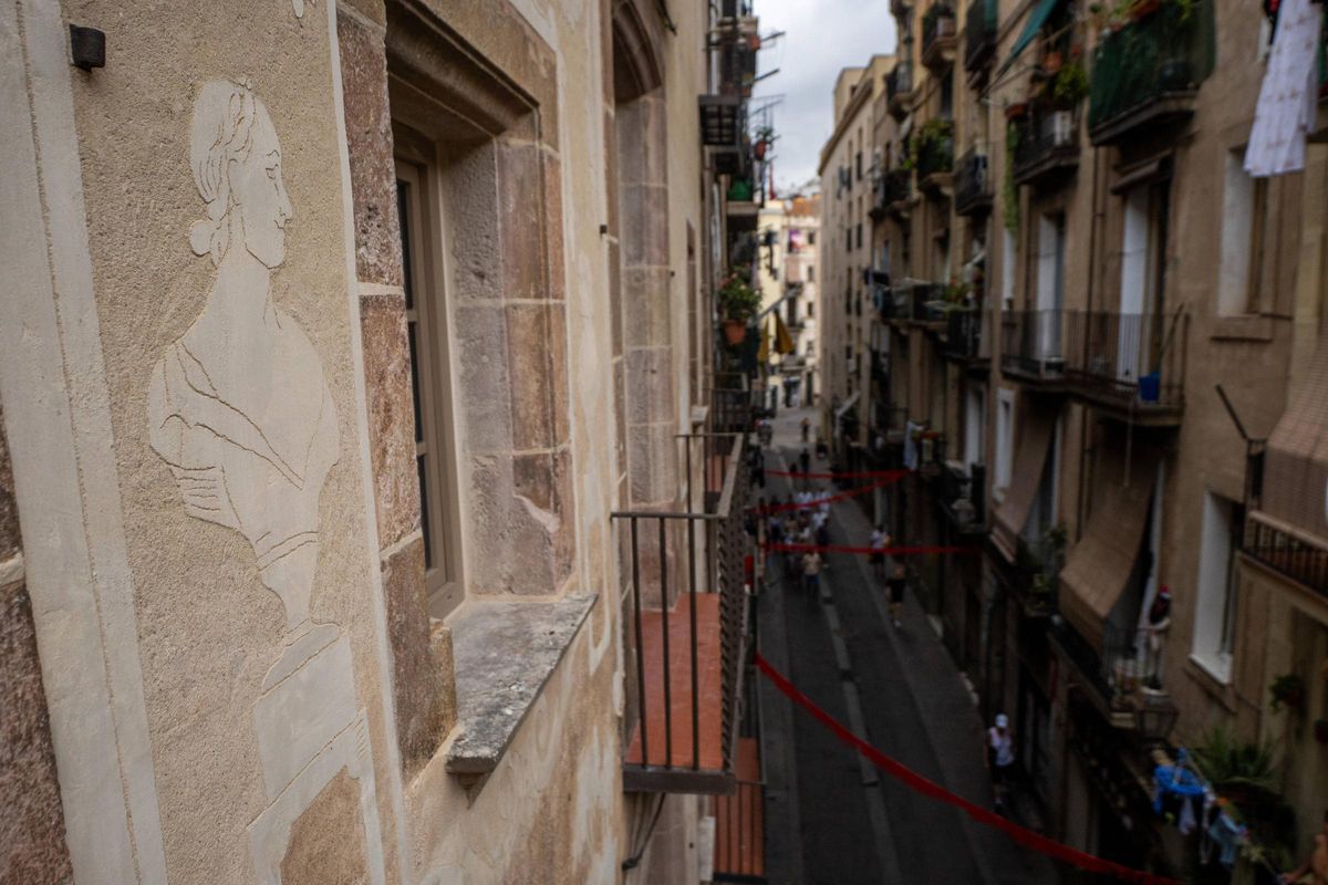 Así ha quedado una finca histórica del Raval rehabilitada como vivienda pública