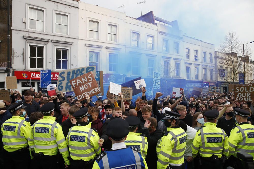 Manifestaciones en Stamford Bridge de los aficionados del Chelsea contra la Superliga