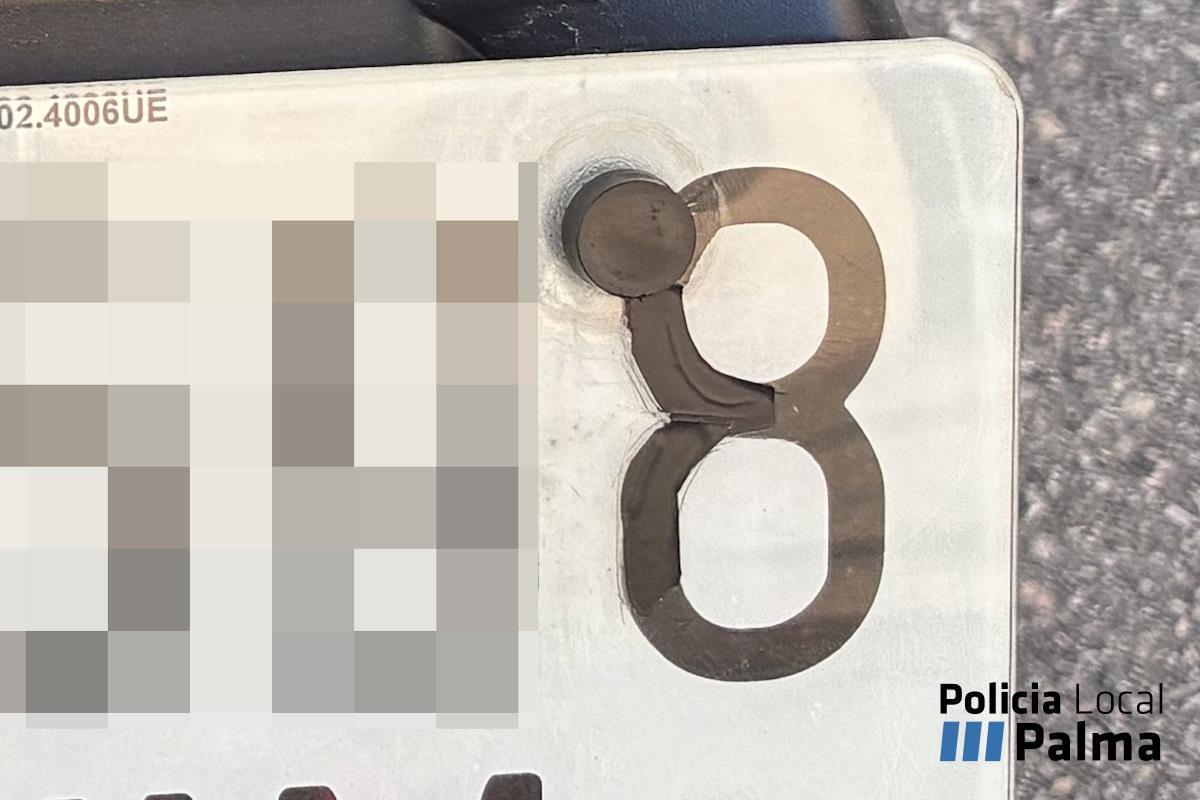El 3 original de la matrícula había sido convertido en un 8.