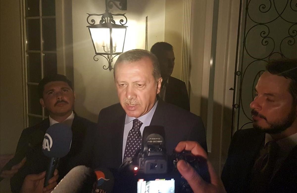 El president turc, Tayyip Erdogan, parla amb la premsa a la ciutat turística de Marmaris.