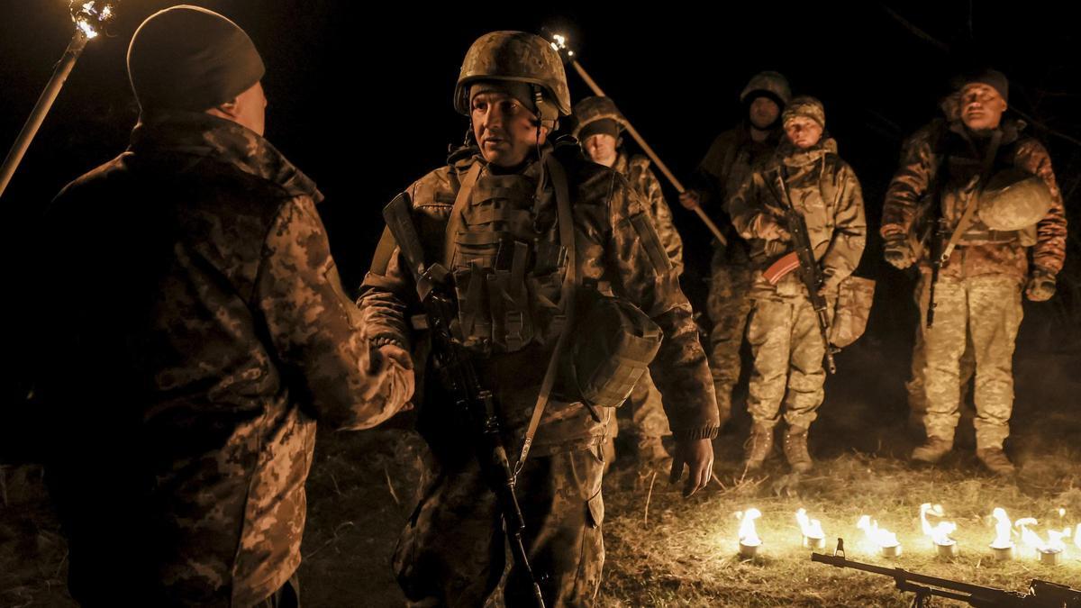Soldados ucranianos en el frente de Donetsk.