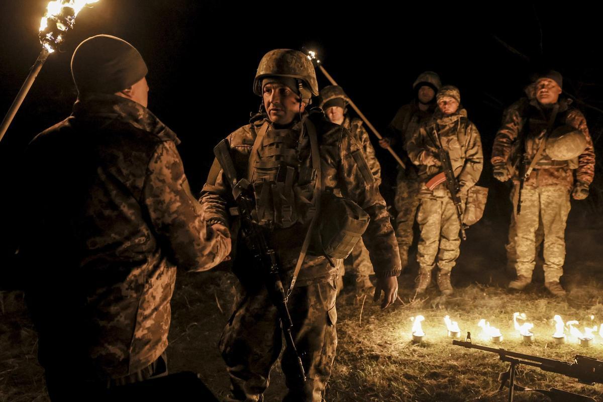 Soldados ucranianos en el frente de Donetsk.